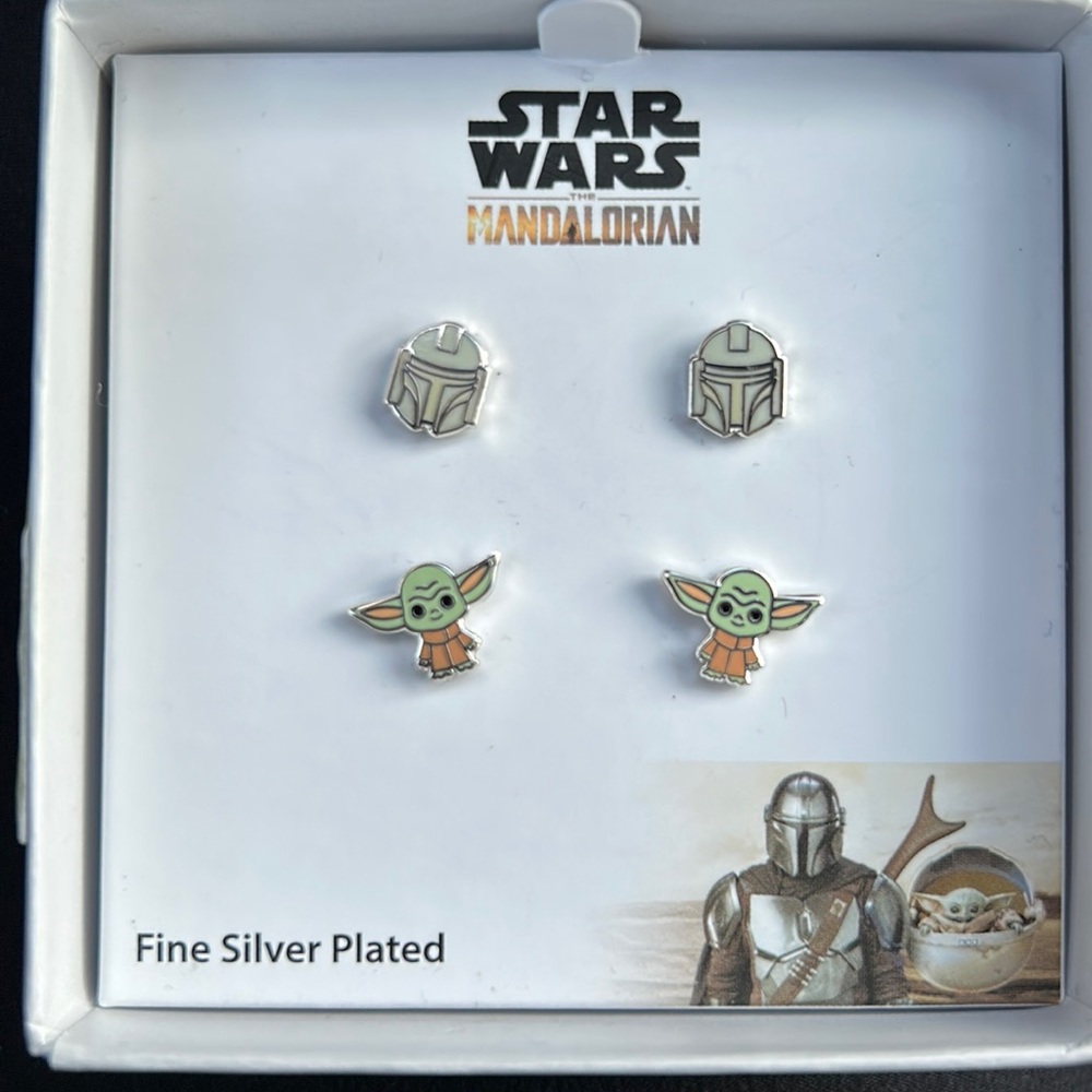 Disney Star Wars box earring set
